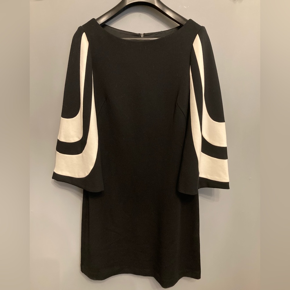 Nearly New TRINA TURK Hijinx Mod Dress with Bell Sleeves, size 6 - Picture 2 of 5